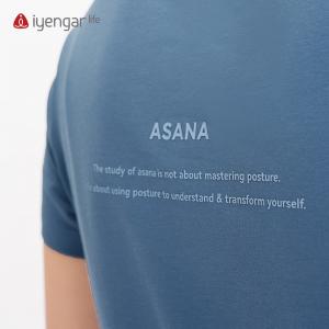C1219瑜伽英雄前屈女装T恤 短袖 细腻亲肤棉质面料 背部全译：体式的学习不在于掌握姿势，而是利用姿势来理解和转变自己。
